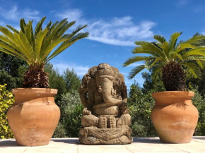 Отель B&B Villa Ganesh  Ле Руре